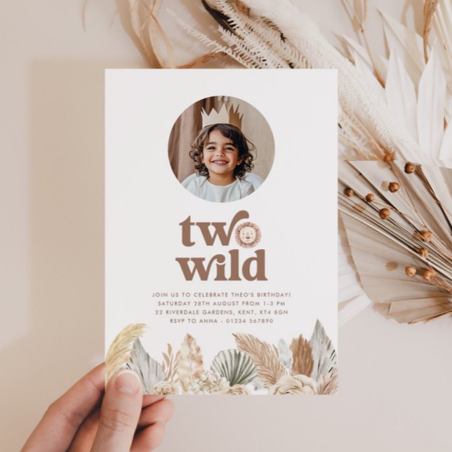 Deux photos rondes neutres sauvages Invitation d'a (Zazzle Two Wild Neutral Round Photo Birthday Invitation)