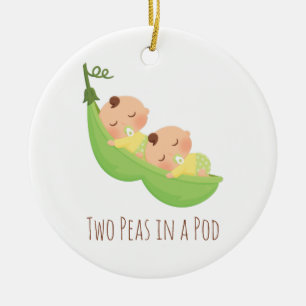Deux pois dans un ornement jumel mignon de bébés