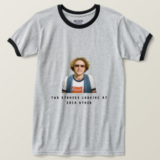 Deux tonneaux se regardant l'un l'autre t-shirt 