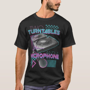 Deux Tourne-disques et un T-shirt d'hommes de