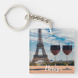 Deux verres de vin avec la tour Eiffel
