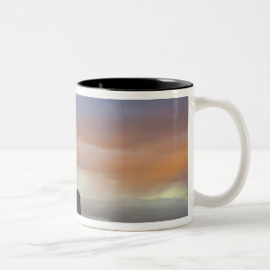 Devils Tower National Monument, Sturm bei Sonnenun Zweifarbige Tasse