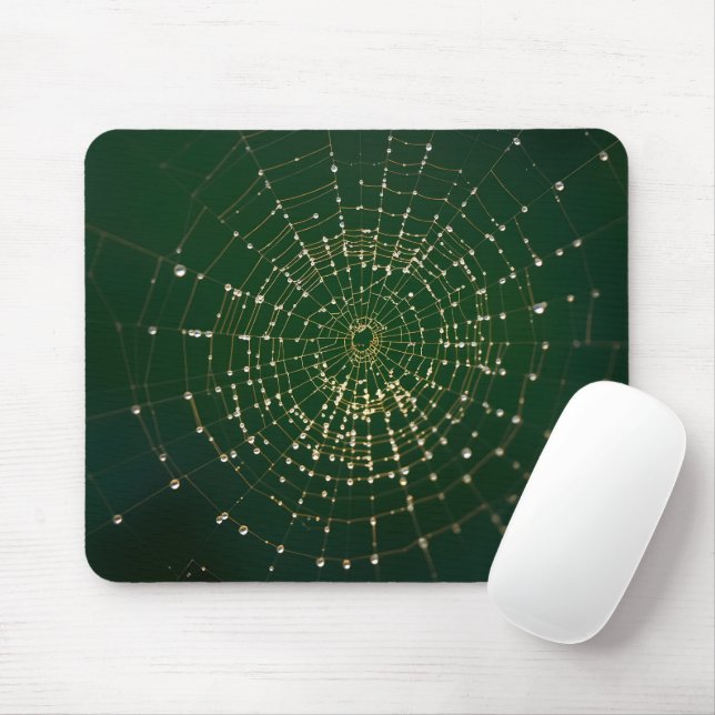 Dew-Kissed Spider Web bei Morgendämmerung Mousepad (Mit Mouse)