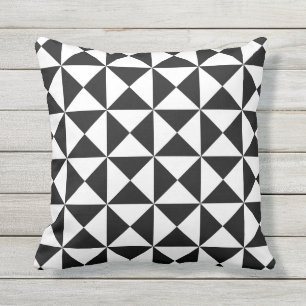 D'extérieur Coussin extérieur de triangle moderne noire et