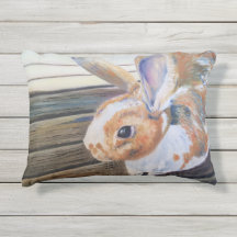 Le coussin extérieur orange d'accent de "Cheeto"