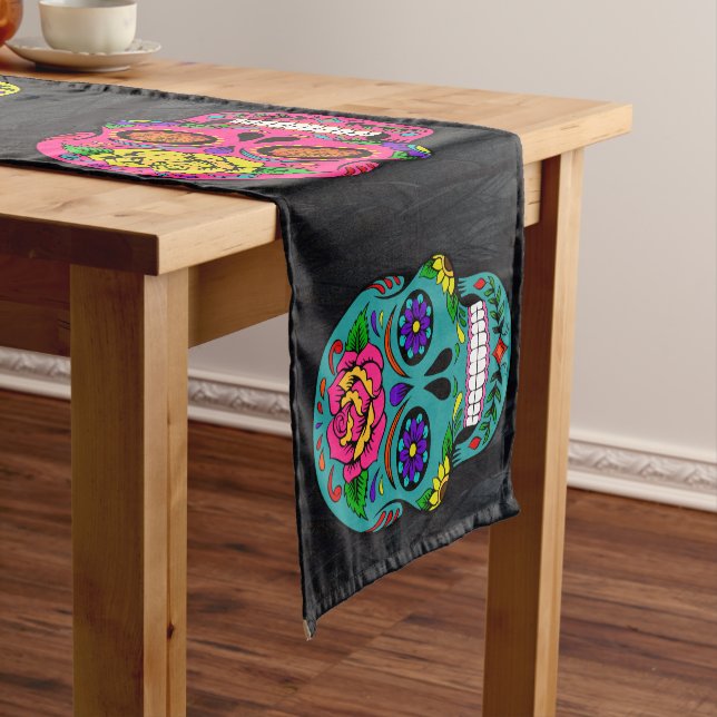 Día de los Muertos Sugar Skulls Dark Trees 14X72" Kurzer Tischläufer (Beispiel)