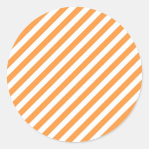 Diagonales orange-weiße Streifenmuster Runder Aufkleber