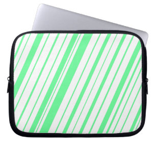 Diagonales Streifenmuster ~ Meeresschaumgrün Laptopschutzhülle