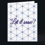 Diamant-Schneeflocken-Muster-Postkarte Karte<br><div class="desc">Blaue Schneeflocken in einem Diamantmuster auf weißem Hintergrund. Die Schneeflocken begannen als Foto,  das 1909 von einzelnen Schneeflockenkristallen aufgenommen wurde. Das subtile Muster ist großartig für jeden Winterurlaub.</div>