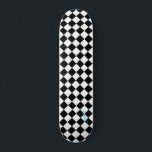 Diamant, weiß und schwarz, Schachbretter und Name  Skateboard<br><div class="desc">Stell dich mit diesem Karo-Schachbrett-Skateboard auf.  Geben Sie Ihren Namen oder Text in Ihrer Auswahl von Rot,  Blau,  Rosa,  Gelb und lila Farben ein.</div>