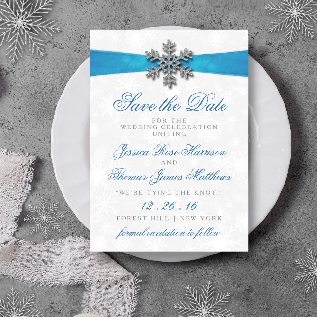 Diamante Snowflake & Blue Ribbon Winter Wedding Einladung (Von Creator hochgeladen)