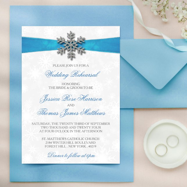 Diamante Snowflake & Blue Ribbon Winter Wedding Einladung (Von Creator hochgeladen)