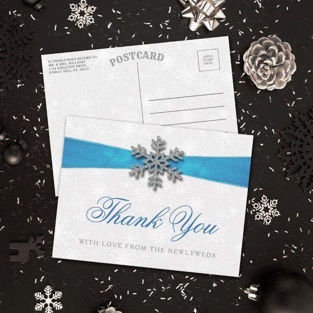 Diamante Snowflake & Blue Ribbon Winter Wedding Postkarte (Von Creator hochgeladen)