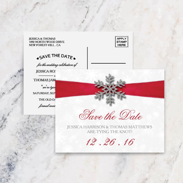 Diamante Snowflake & Red Ribbon Winter Wedding Ankündigungspostkarte (Von Creator hochgeladen)