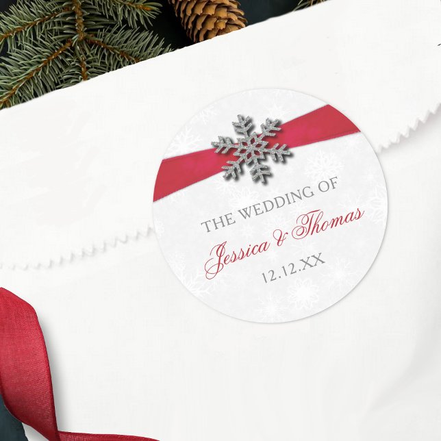 Diamante Snowflake & Red Ribbon Winter Wedding Runder Aufkleber (Von Creator hochgeladen)
