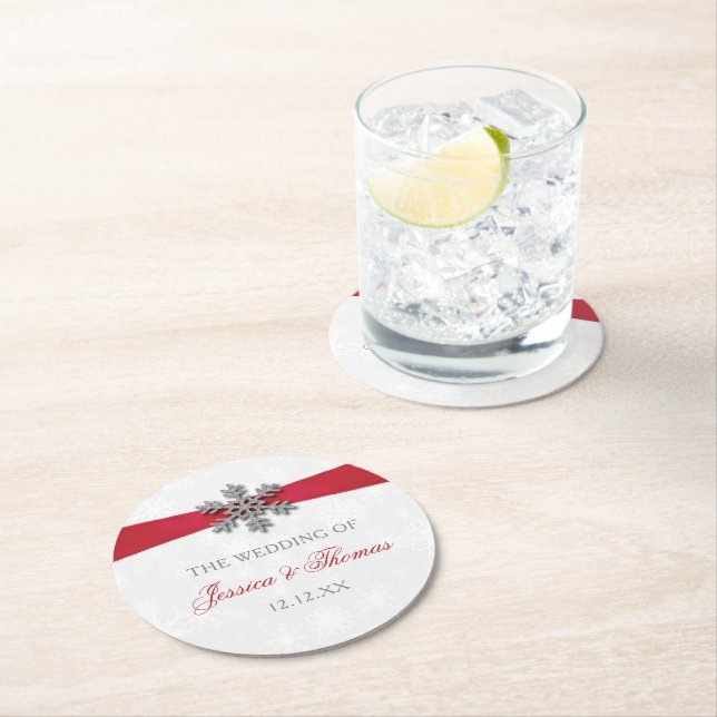 Diamante Snowflake & Red Ribbon Winter Wedding Runder Pappuntersetzer (Vor Ort)