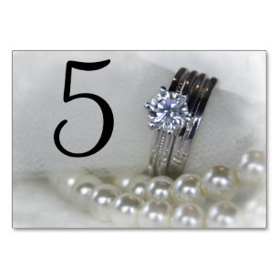 Diamantenrings und White Pearls Wedding Tischnummer