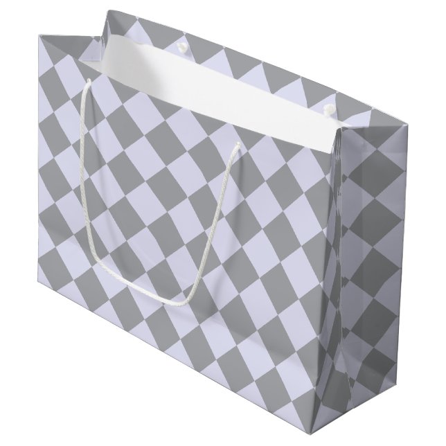 Diamantmuster in Grau und Lavendel Große Geschenktüte (Vorderseite Schrägansicht)