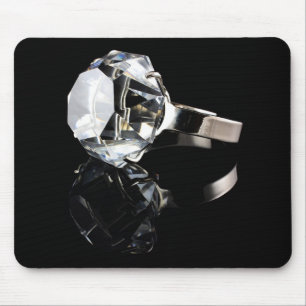 Diamantring auf Schwarzem Mousepad
