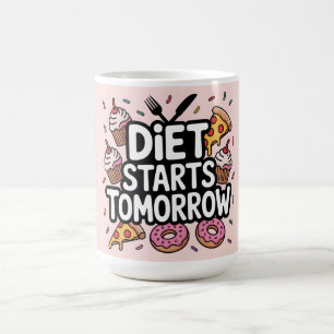 Diät beginnt morgen, umgeben von Essen Kaffeetasse