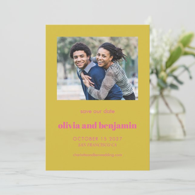 Dicke, heiß rosa, gelbe Typografie Modernes Foto Save The Date (Stehend Vorderseite)