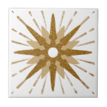 Dicke Sternexplosion Gold & Weiß Fliese<br><div class="desc">Moderne Fliesen mit einer großen Retro-Gold-Sternexplosion, die als Brennpunkt dient, ergänzt durch moderne Sternexplosion-Designelemente. Modernes, feines himmlisches Design in einer Farbe in Gold und Weiß. Ein Entwurf einer koordinierenden Sammlung. Entworfen als Vorlage, erstellen Sie Ihr eigenes benutzerdefiniertes Design mit den angegebenen Feldern, oder verwenden Sie die Schaltfläche "Nachricht", um den...</div>