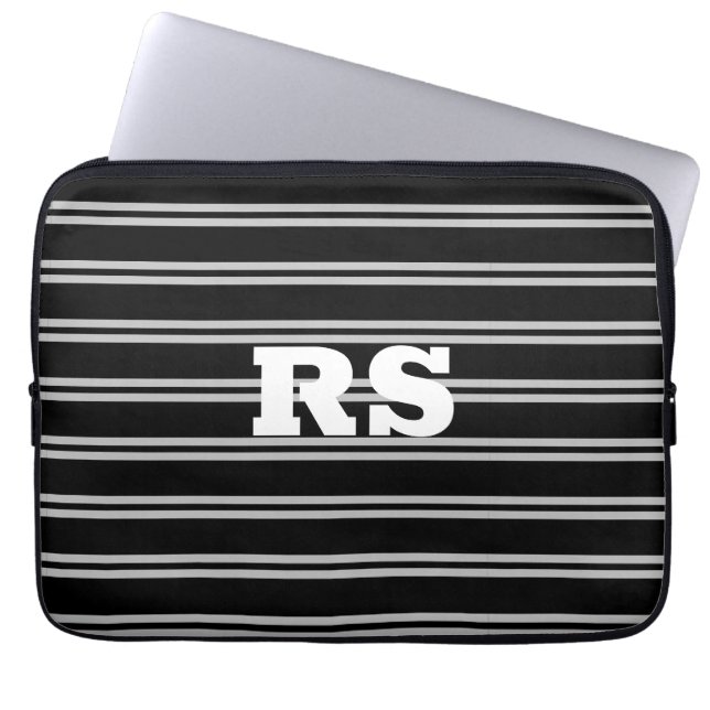 Dicke weiße Monogramm, Lt Gray Linien auf schwarz Laptopschutzhülle (Vorderseite)