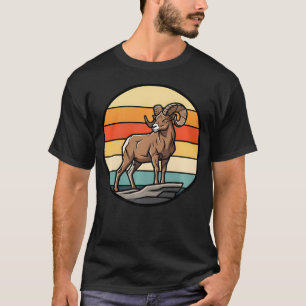 Dickhornschaf Berg Retro Sonnenuntergang T-Shirt