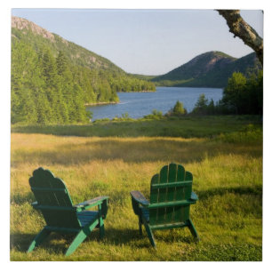 Die Adirondack-Sessel auf dem Rasen des Jordan Fliese