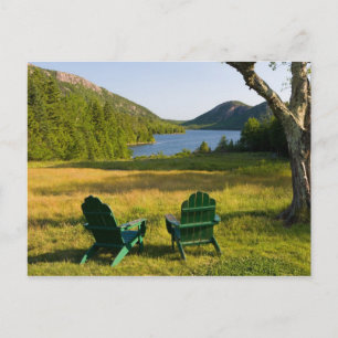 Die Adirondack-Stühle auf dem Rasen des Jordans Postkarte