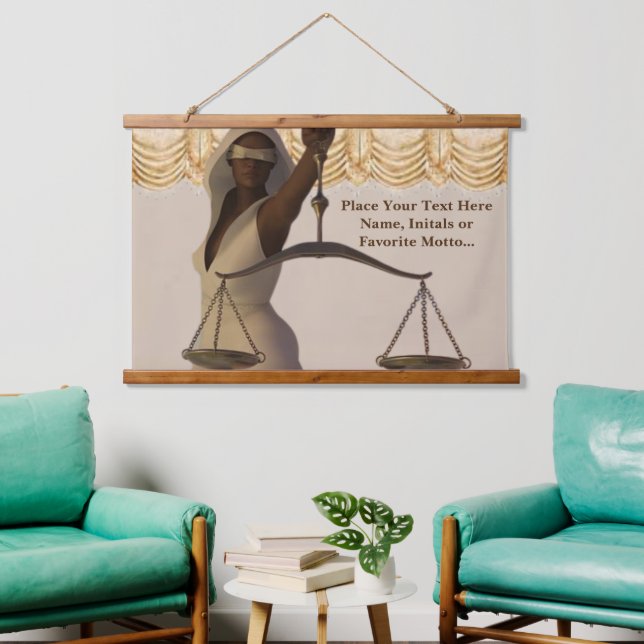 Die afrikanische Justizgöttin signiert Personalisi Wandteppich Mit Holzrahmen (Wohnzimmer)