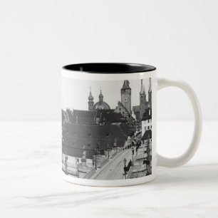 Die alte Brücke über der Fluss-Hauptleitung Zweifarbige Tasse
