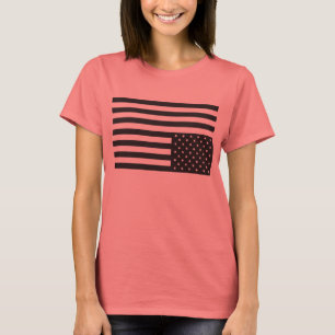 Die amerikanische Flagge auf dem Kopf in Schwarz. T-Shirt