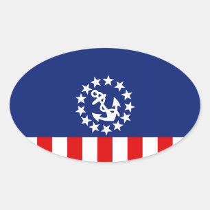 Die amerikanische Yachtflagge liegt an der Marina Ovaler Aufkleber