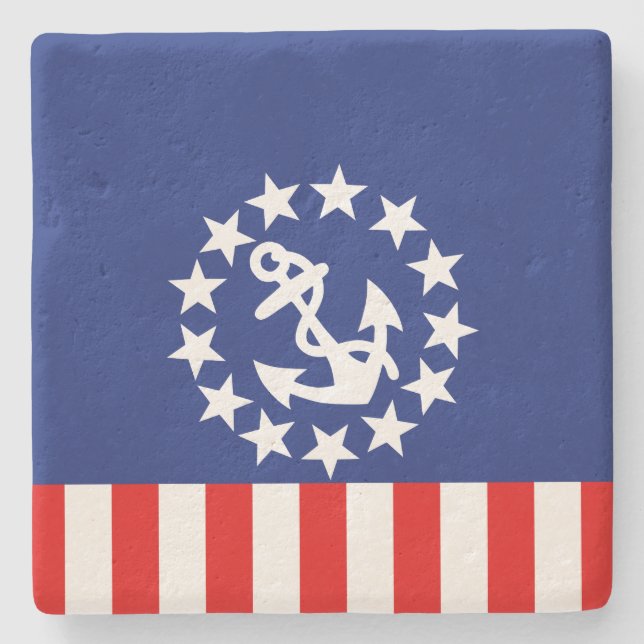 Die amerikanische Yachtflagge liegt an der Marina Steinuntersetzer (Vorderseite)