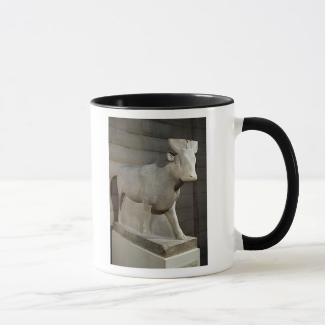 Die API Stier, vom Serapeum, Memphis Tasse (Rechts)