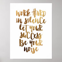 Die Arbeit hart in Stille gelassen, der Erfolg ist