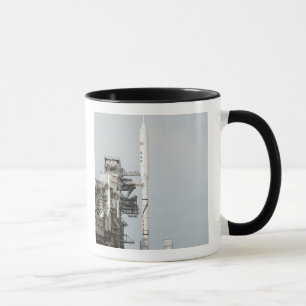 Die Ares IX Rakete wird auf der Abschussrampe 2 Tasse