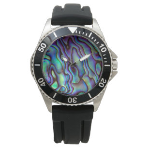 Die Armbanduhr der hübschen, eleganten Männer