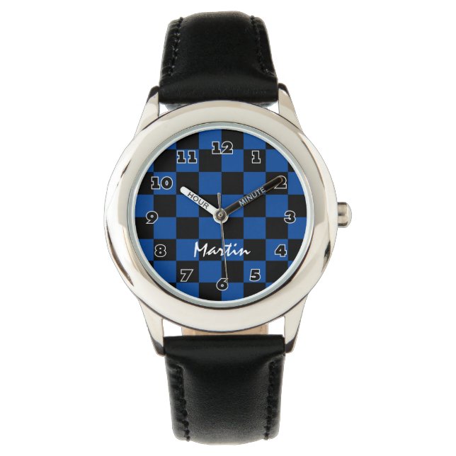 Die Armbanduhr eines kontrollierten Jungen persona (Vorderseite)
