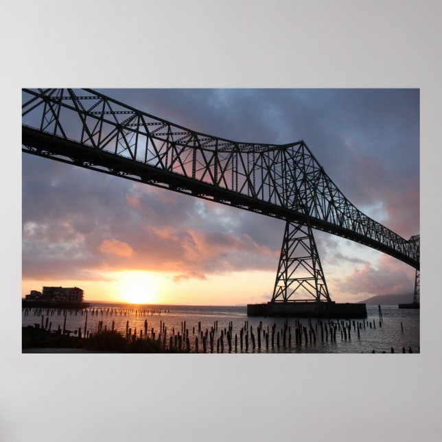 Die Astoria-Megler-Brücke bei Sonnenuntergang Poster (Vorne)