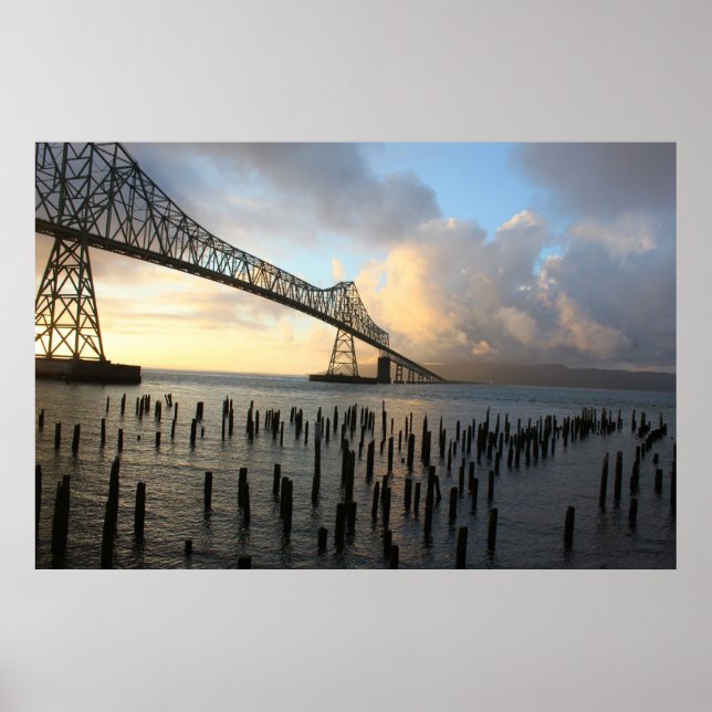Die Astoria-Megler-Brücke bei Sonnenuntergang Poster (Vorne)