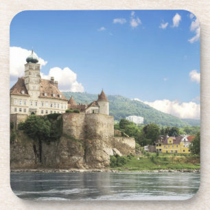 Die atemberaubende Schonbuhel Burg liegt oberhalb Untersetzer