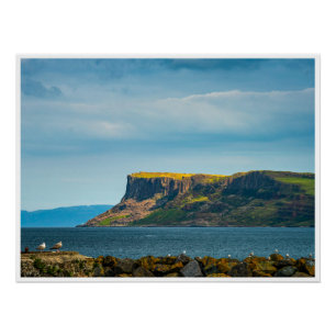 Die aufragende Bastion von Fair Head Poster
