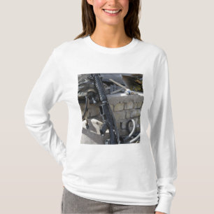 Die Ausrüstung eines Marinesoldaten T-Shirt