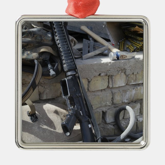 Die Ausrüstung eines Schiffes Silbernes Ornament (Vorne)