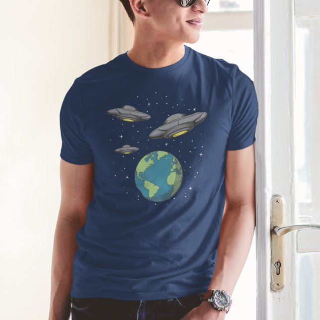 Die Außerirdischen kommen in die Ufosphäre T-Shirt (Von Creator hochgeladen)