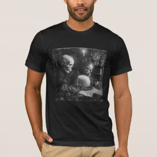 Die Autoren ihrer Geschichten – Gothic Fine Art T-Shirt