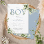 Die Baby-Dusche ist ein Junge Dusty Blue Greeneren Einladung<br><div class="desc">Es ist eine Baby-Dusche-Einladung mit eleganter staubblauer Typografie und hübschem botanischem Grün. Entwickelt von Thisisnotme©</div>