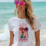 Die Bach Party Crew Retro Junggeselinnen-Abschied<br><div class="desc">Machen Sie Ihren Junggeselinnen-Abschied unvergesslich mit unserem modernen Retro-Bachelorette-T - Shirt-Design. Dieser einzigartige T - Shirt ist perfekt für jeden Gast geeignet und verbindet spielerische Retro-Ästhetik mit zeitgenössischem Flair. Mit einer von der Hand gezeichnet hübschen Retrofrau, die eine rosa Brille und lange blonde Haare trägt und ein Set mit Sonnenhut...</div>